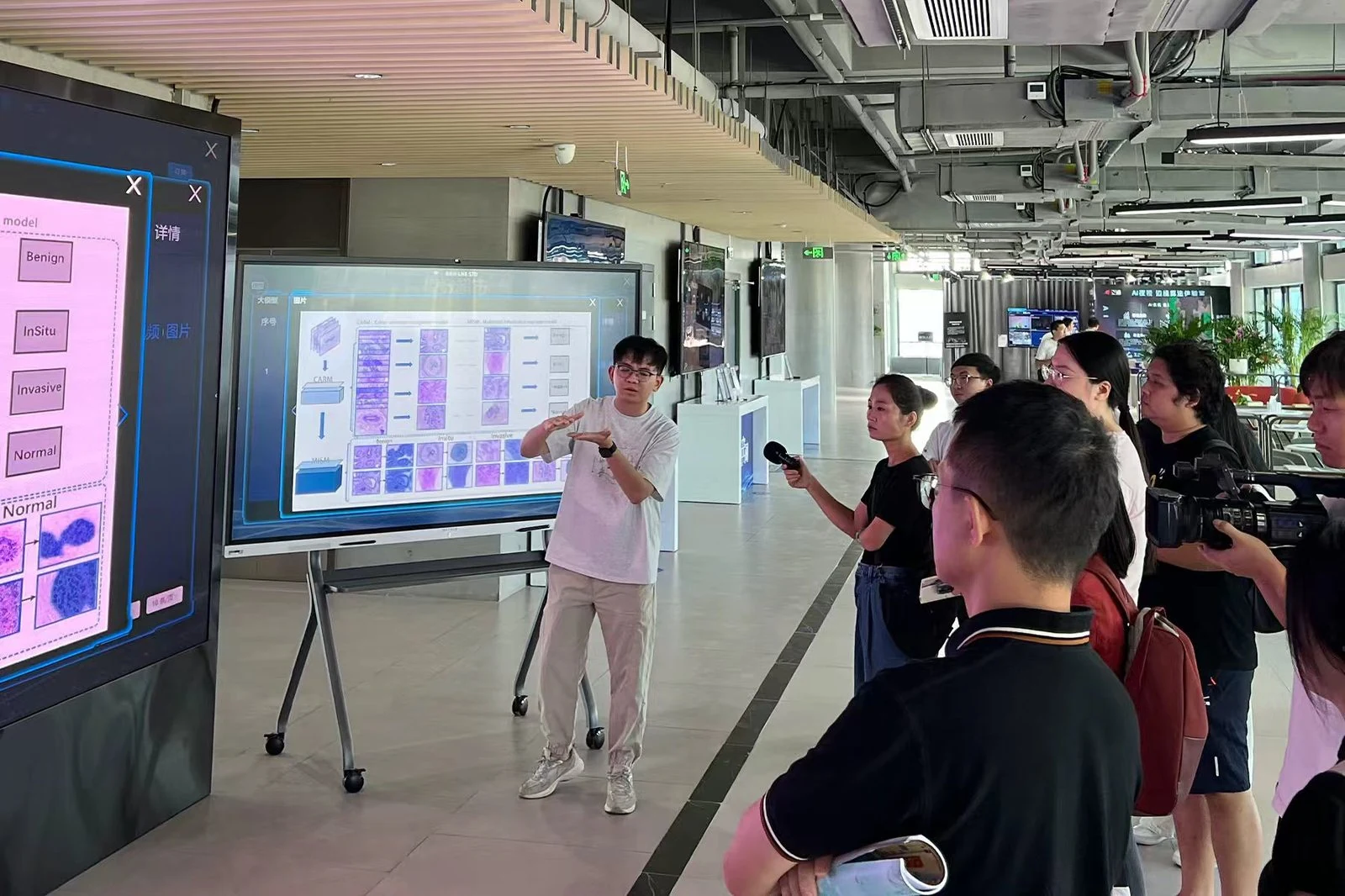 原站6M案例关联的交流展示资料图，拍摄日期及具体活动归属未证实，非当前项目实景或成果证据